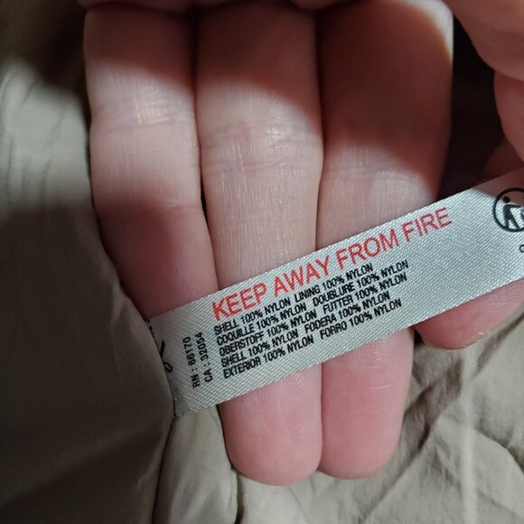 ANTHROPOLOGIE Daily Practice Metallic Puffer Vest Hooded Crop Gold Women's Large - Picture 12 of 14